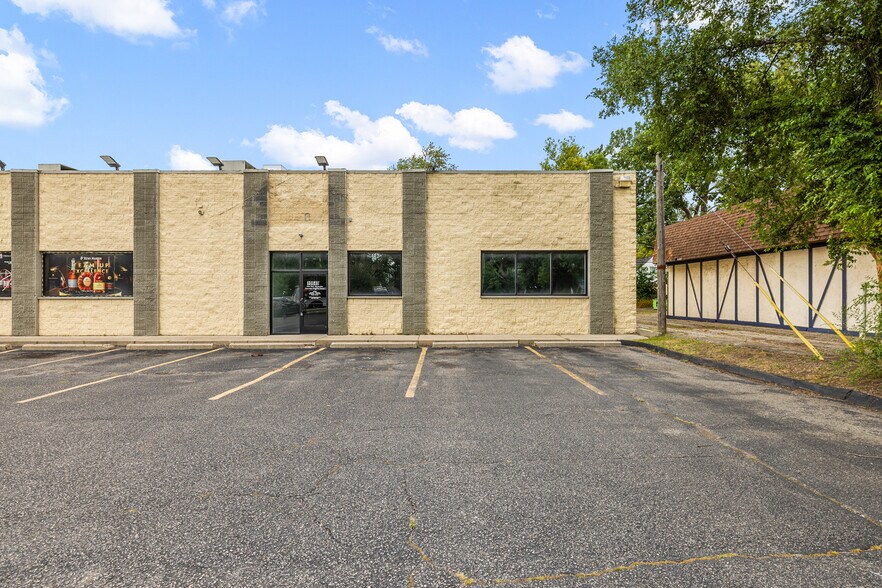 10840-10850 W 9 Mile Rd, Oak Park, MI à louer - Photo de l’immeuble – Image 3 sur 45