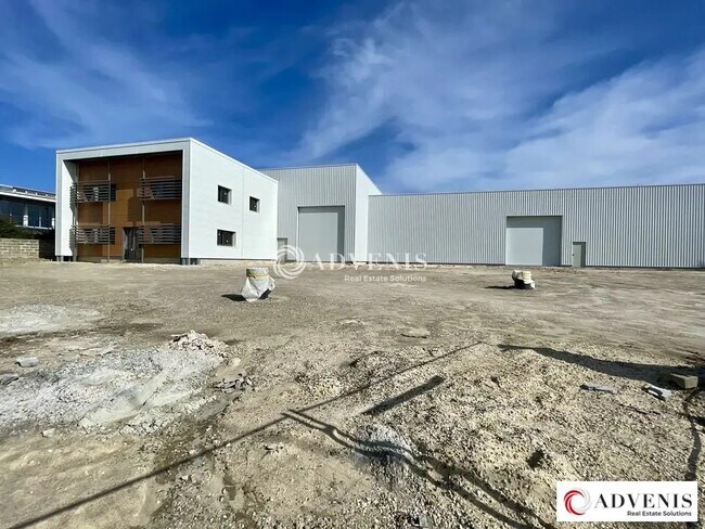 Plus de détails pour Local d'activités à louer