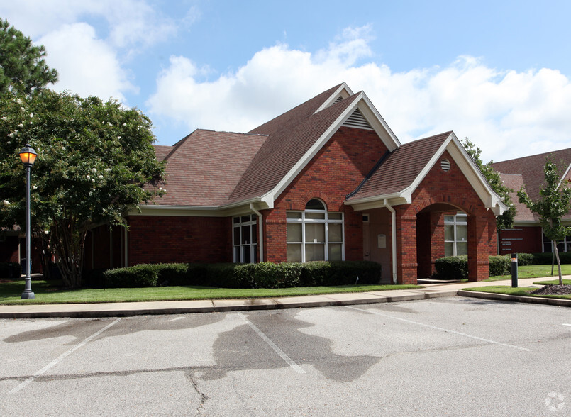 8065 Club Pky, Cordova, TN à louer - Photo de l’immeuble – Image 3 sur 4