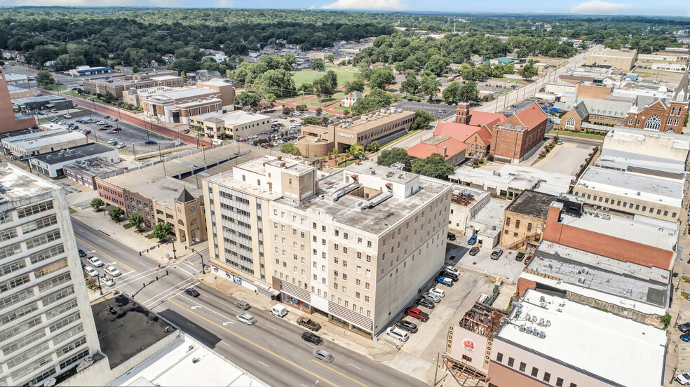 121 S Broadway Ave, Tyler, TX à louer - Photo de l’immeuble – Image 2 sur 8