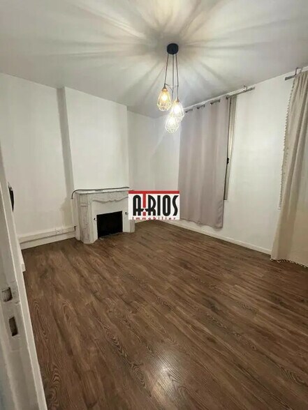 Local d’activités dans Hyères à louer - Photo de l’immeuble – Image 2 sur 9