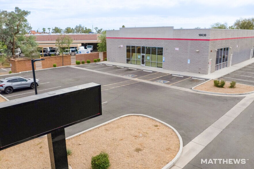 18630 N 19th Ave, Phoenix, AZ à vendre - Photo de l’immeuble – Image 2 sur 2