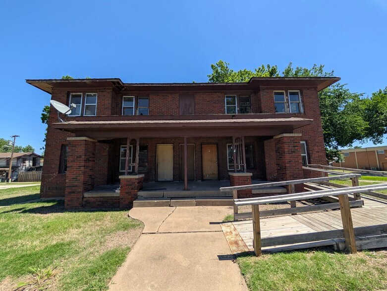 101 N 7th St, Ponca City, OK à vendre - Photo principale – Image 1 sur 25