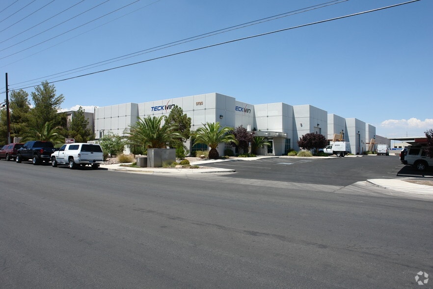3720 W Oquendo Rd, Las Vegas, NV à louer - Photo principale – Image 1 sur 25
