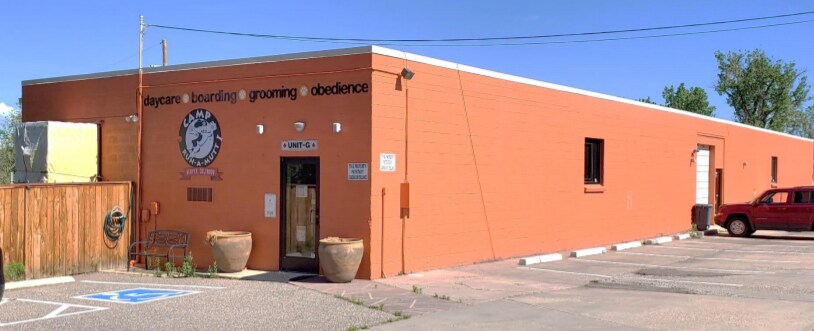2555 S Santa Fe Dr, Denver, CO à louer - Photo de l’immeuble – Image 2 sur 17