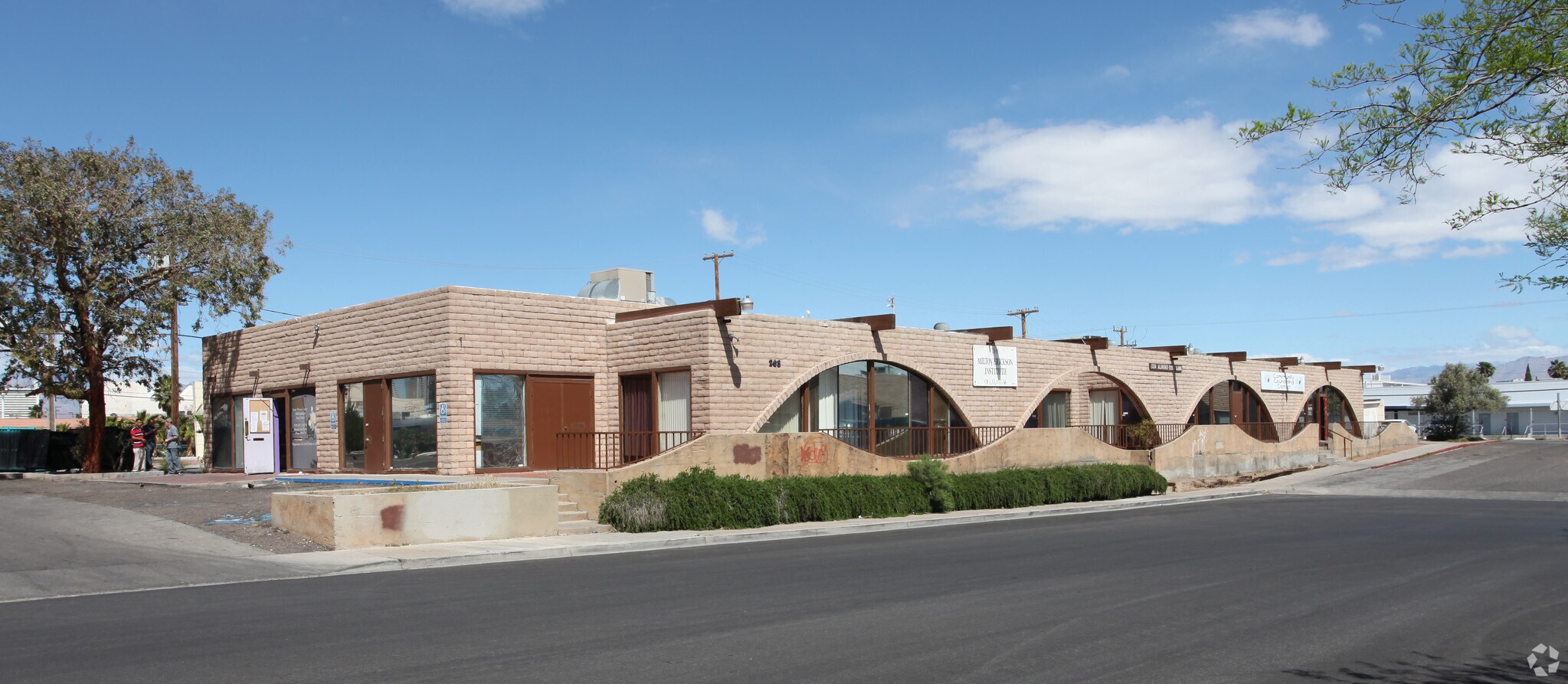 1120 Almond Tree Ln, Las Vegas, NV à louer Photo de l’immeuble– Image 1 sur 15