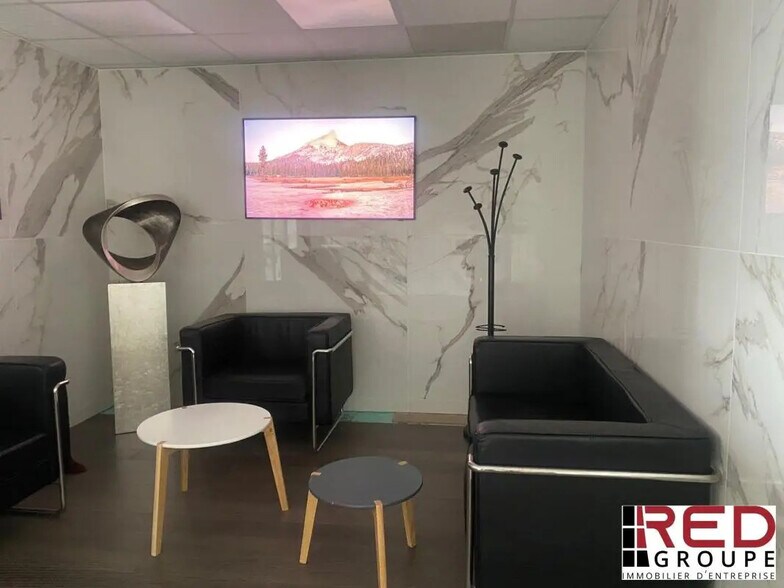 Bureau dans La Ciotat à louer - Photo de l’immeuble – Image 1 sur 7