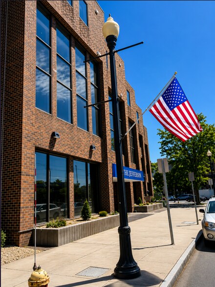 1 W Main St, Meriden, CT à louer - Photo de l’immeuble – Image 3 sur 4