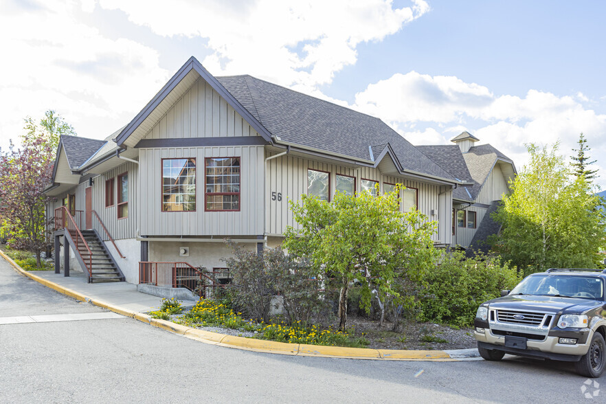 56 Lincoln Pk, Canmore, AB à vendre - Photo principale – Image 1 sur 2