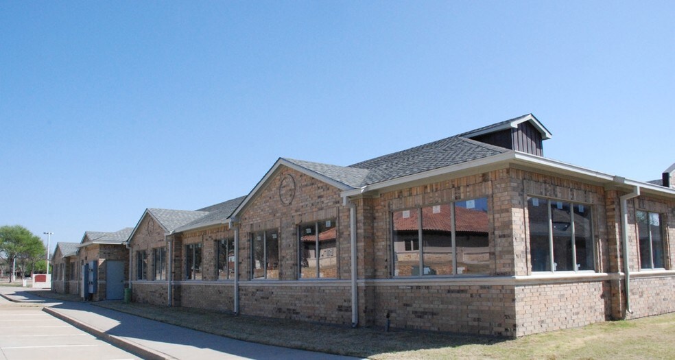 4601 Old Shepard Place, Plano, TX à vendre - Photo de l’immeuble – Image 2 sur 38