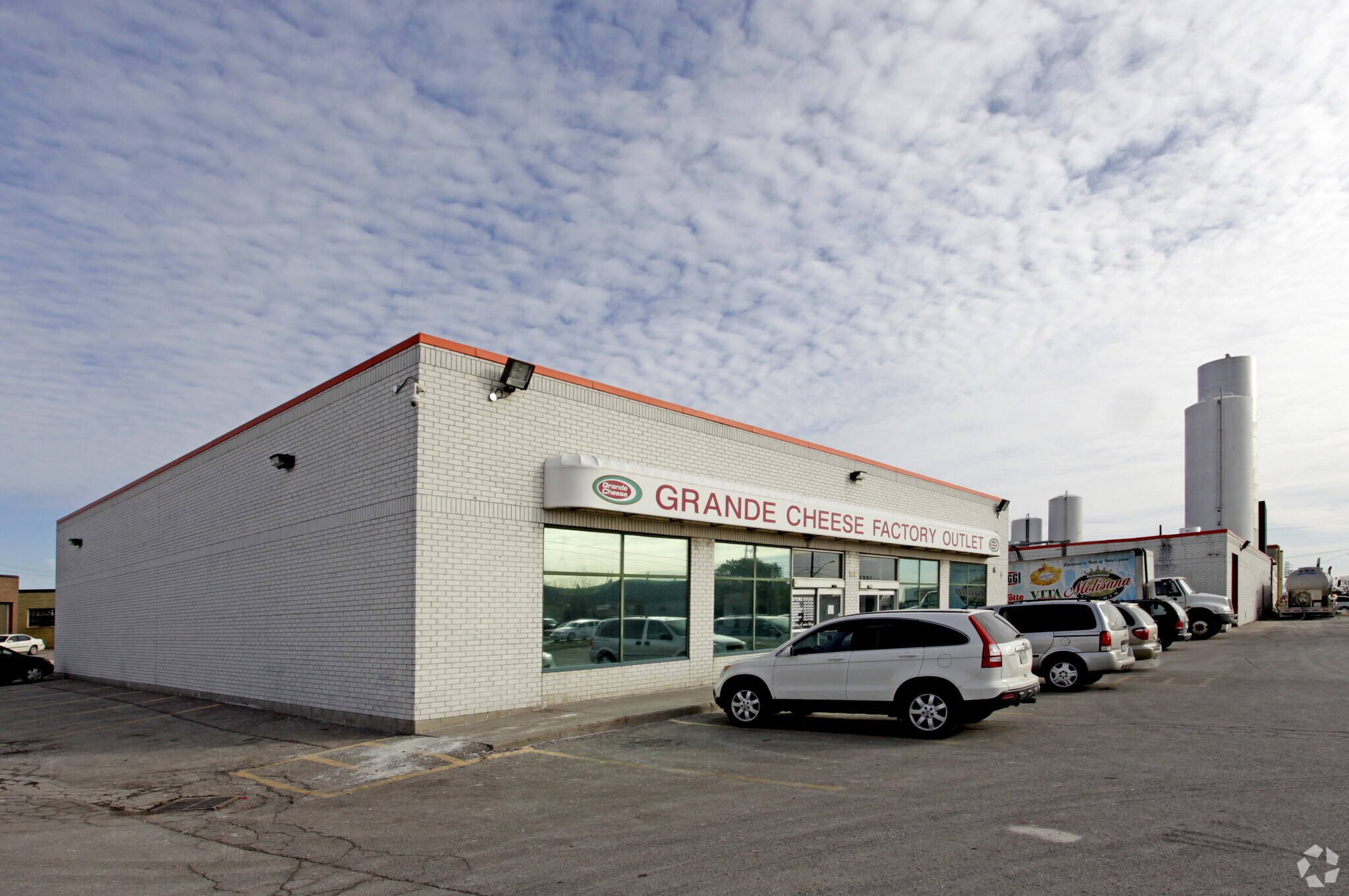 175-181 Milvan Dr, Toronto, ON à vendre Photo principale– Image 1 sur 3