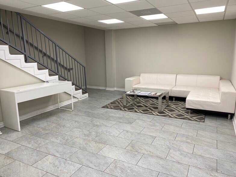 8272-8280 W Sunset Blvd, West Hollywood, CA à louer - Hall d’entrée – Image 3 sur 11