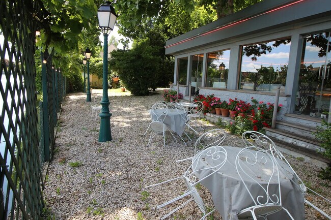 Plus de détails pour Local commercial à vendre