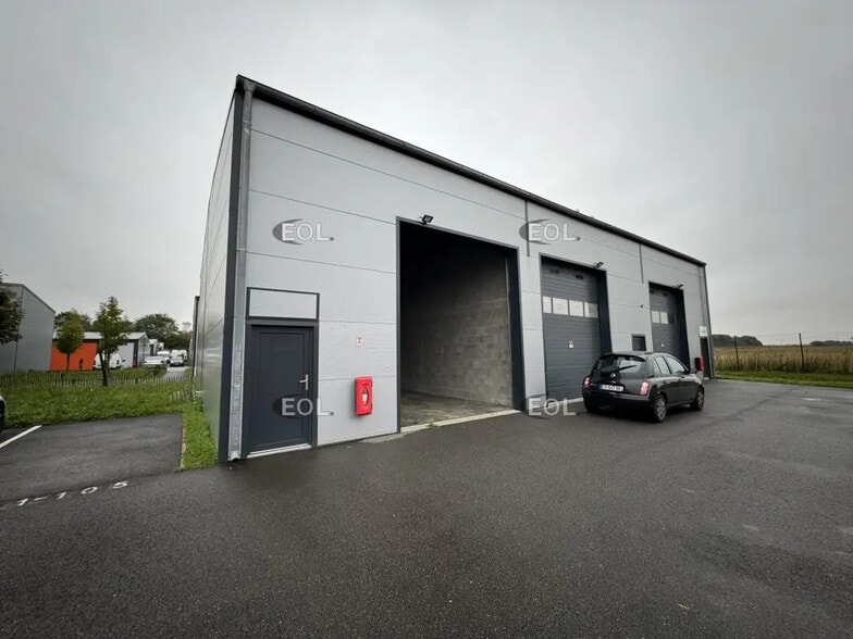 Local d’activités dans Combs-la-Ville à louer - Photo de l’immeuble – Image 1 sur 4