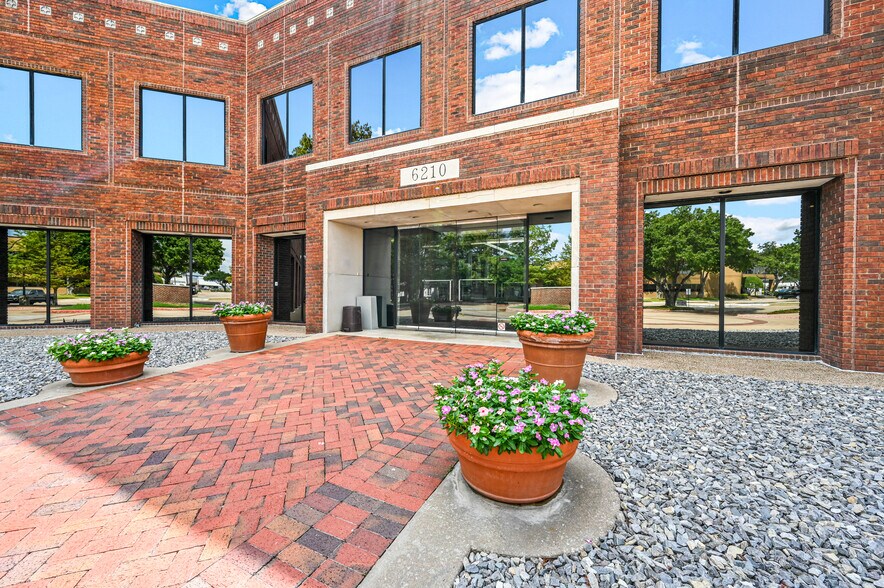 6210 Campbell Rd, Dallas, TX à louer - Photo de l’immeuble – Image 3 sur 13