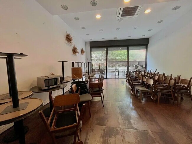 Plus de détails pour Local commercial à louer