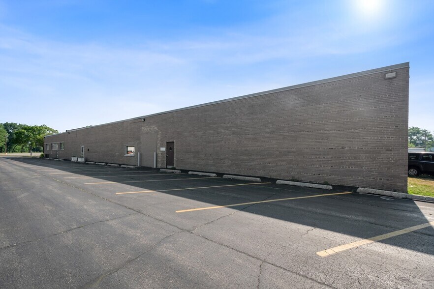 7533 Central Ave, Skokie, IL à louer - Photo de l’immeuble – Image 3 sur 13
