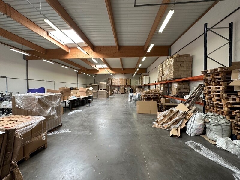 Industriel/Logistique dans Décines-Charpieu à louer Photo de l’immeuble– Image 1 sur 8