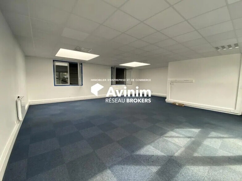 Industriel/Logistique dans Domont à louer - Photo intérieure – Image 1 sur 7