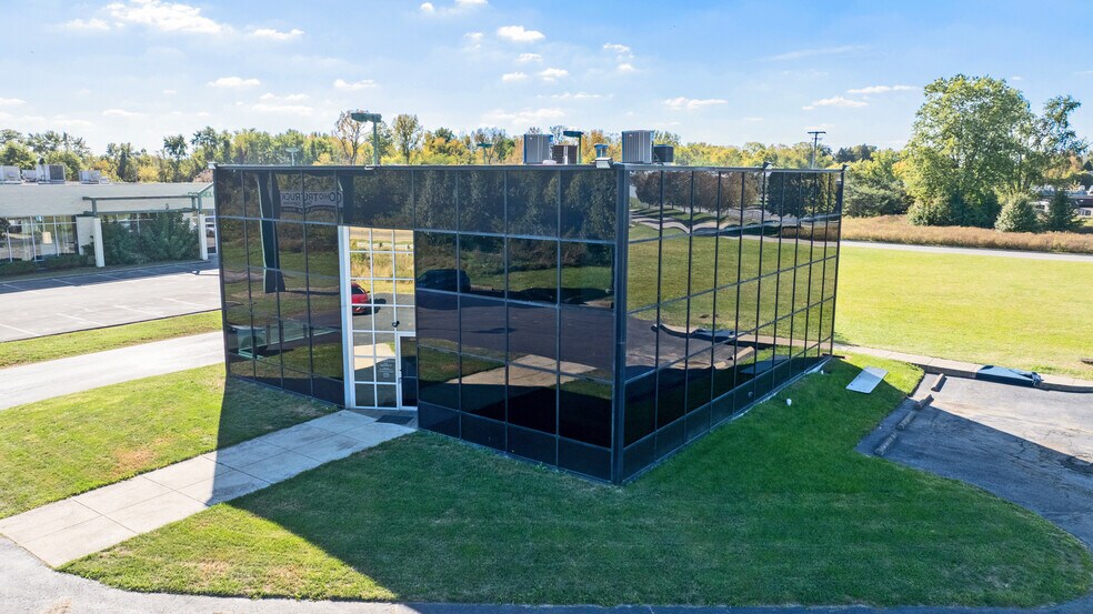 3050 Delta Marine Dr, Columbus, OH à vendre - Photo de l’immeuble – Image 2 sur 28