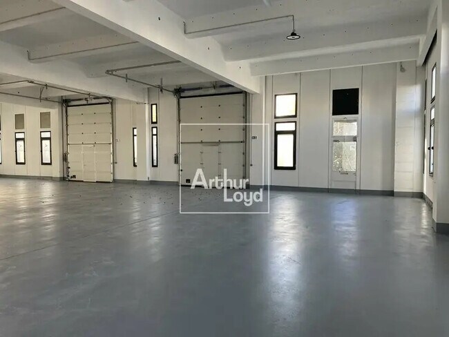 Plus de détails pour Local d'activités à louer