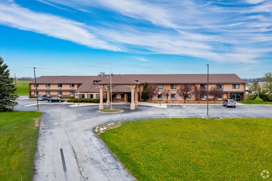600 N Main St, Sheboygan Falls, WI à louer - Photo de l’immeuble – Image 2 sur 8