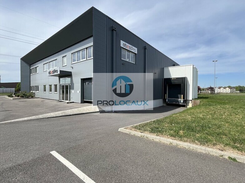 Local d’activités dans Remy à louer - Photo de l’immeuble – Image 3 sur 12