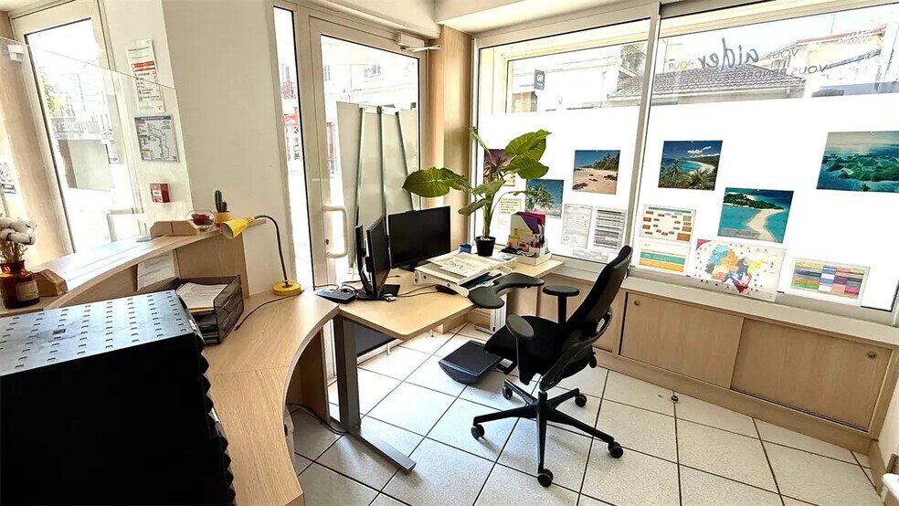 Bureau dans Bourg-en-Bresse à vendre - Photo de l’immeuble – Image 3 sur 11