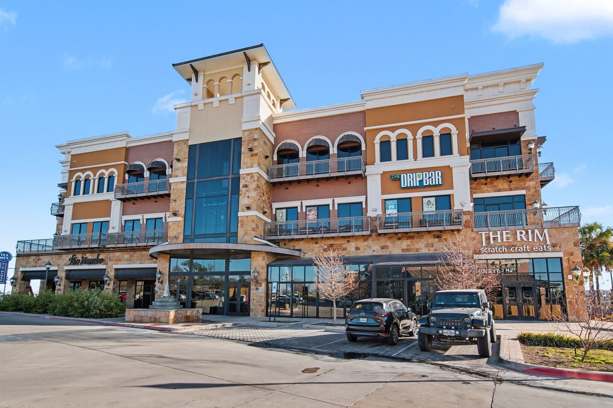 295-307 E Renfro St, Burleson, TX à louer Photo principale– Image 1 sur 21