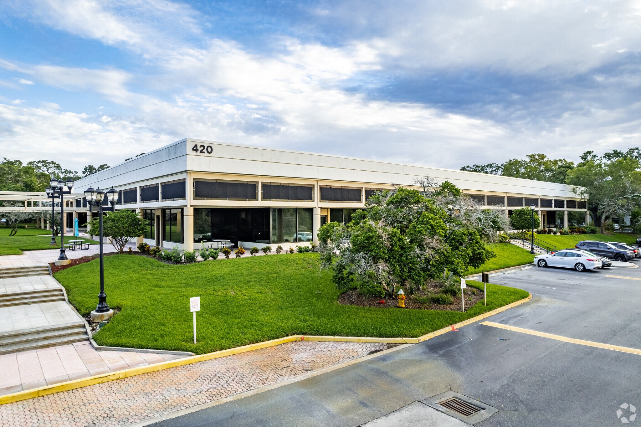 410 Park Place Blvd, Clearwater, FL à louer Photo de l’immeuble– Image 1 sur 8