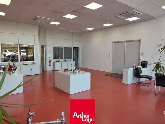 Plus de détails pour Local commercial à vendre