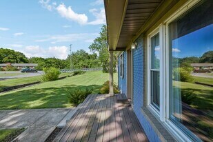 1201 S Graycroft Ave, Madison, TN à louer - Photo de l’immeuble – Image 2 sur 12