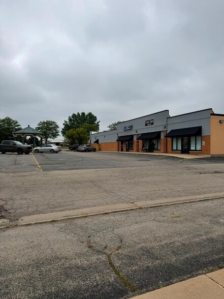 6258 E Riverside Blvd, Loves Park, IL à louer - Photo principale – Image 1 sur 4