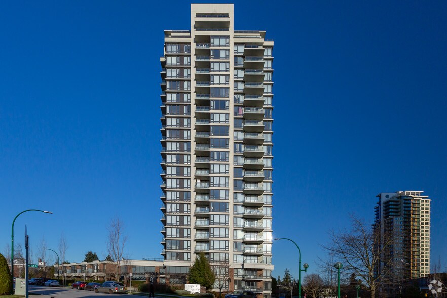 7315 Edmonds St, Burnaby, BC à vendre - Photo de l’immeuble – Image 2 sur 2