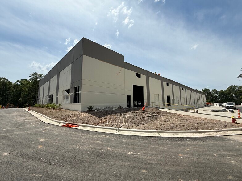 1050 Northgate Ct, Morrisville, NC à louer - Photo de l’immeuble – Image 3 sur 15