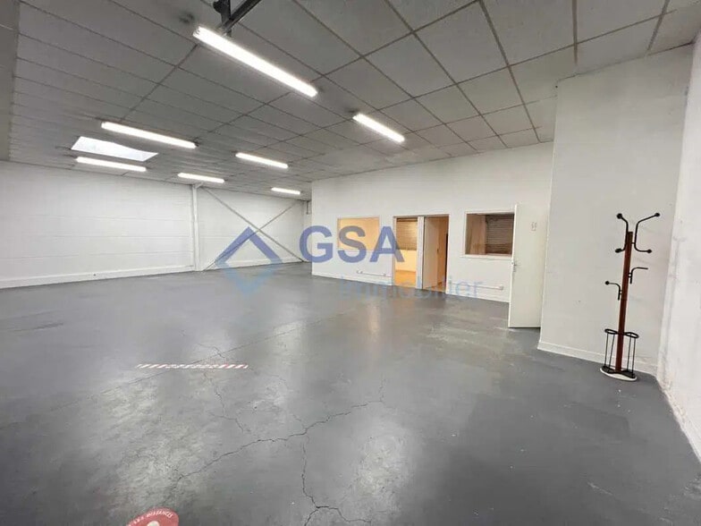 Bureau dans Lisses à louer - Photo intérieure – Image 2 sur 5