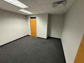 9650 Commerce Dr, Carmel, IN à louer Photo intérieure– Image 1 sur 2