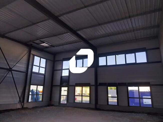 Plus de détails pour 5 Rue Hermès, GRANDCHAMP-DES-FONTAINES - Local d’activités à vendre