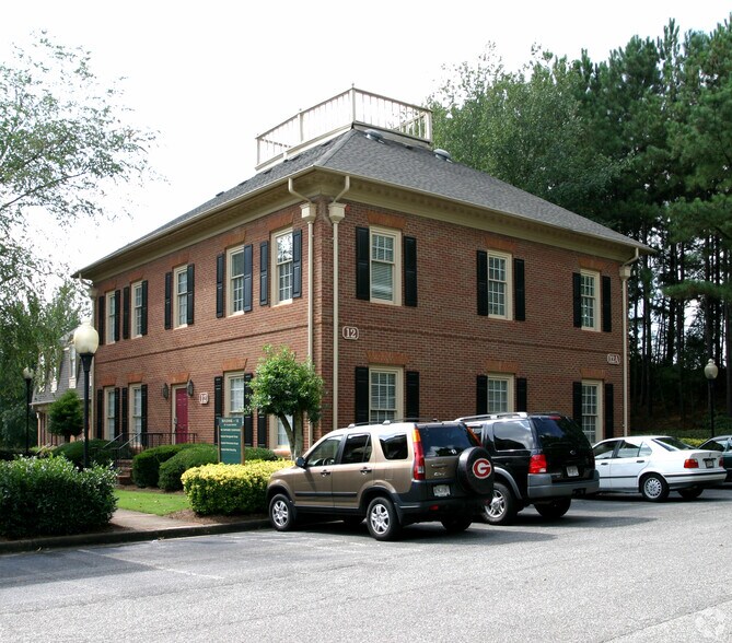 581 Village Trce NE, Marietta, GA à louer - Photo principale – Image 1 sur 1