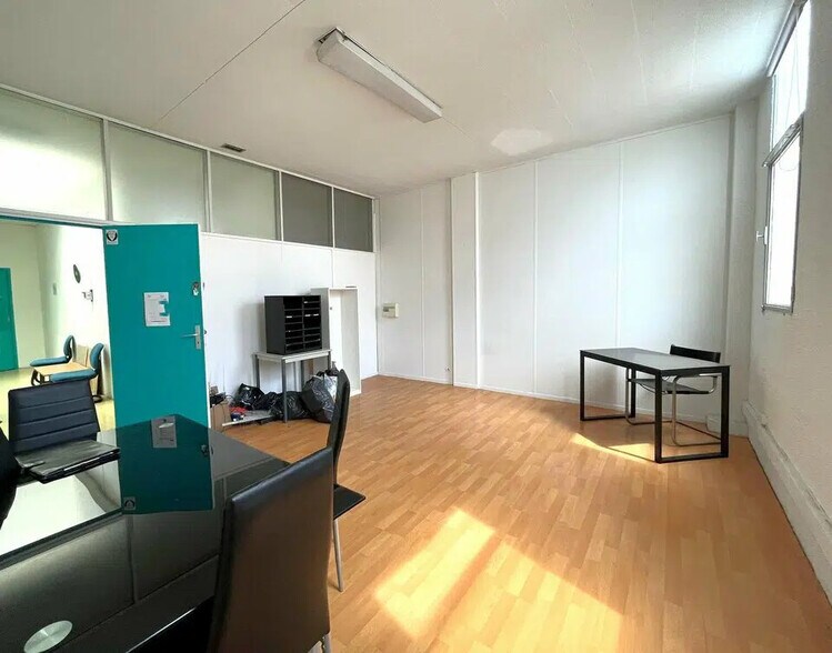 Bureau dans Saint-Laurent-du-Var à vendre - Photo de l’immeuble – Image 3 sur 5