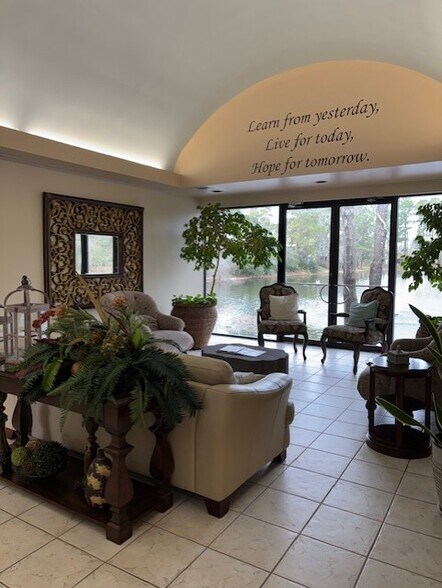 1525 Lakeville Dr, Humble, TX à louer - Hall d’entrée – Image 3 sur 7