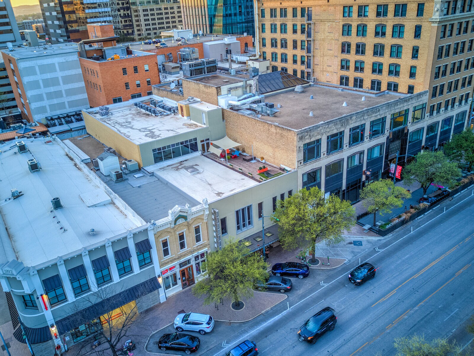 506 N Congress Ave, Austin, TX à louer Photo de l’immeuble– Image 1 sur 9