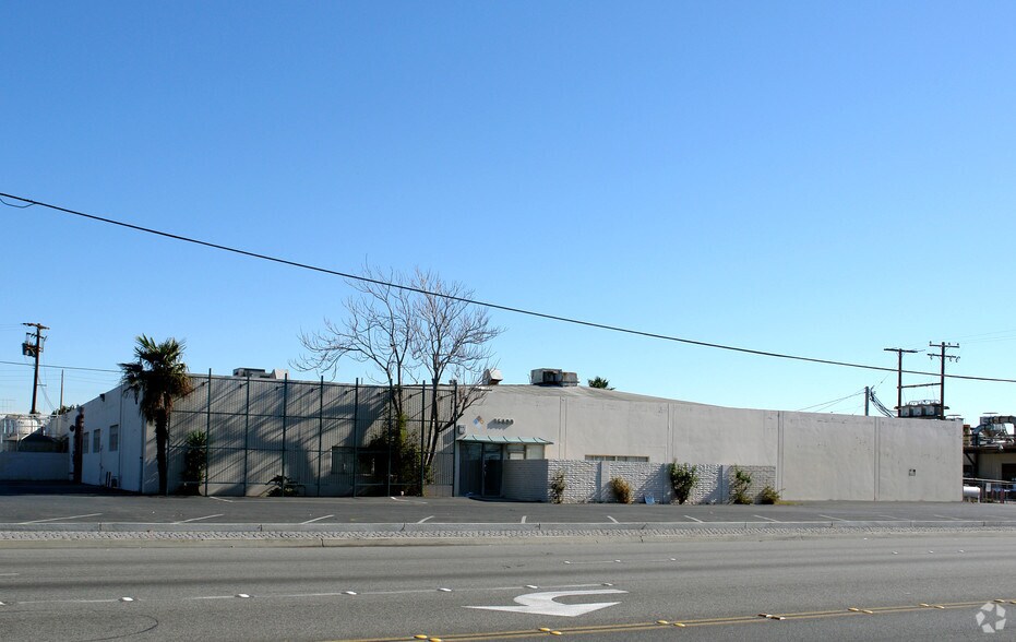 16400 Garfield Ave, Paramount, CA à louer - Photo de l’immeuble – Image 3 sur 37