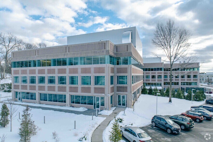 880 Winter St, Waltham, MA à louer - Photo de l’immeuble – Image 2 sur 5