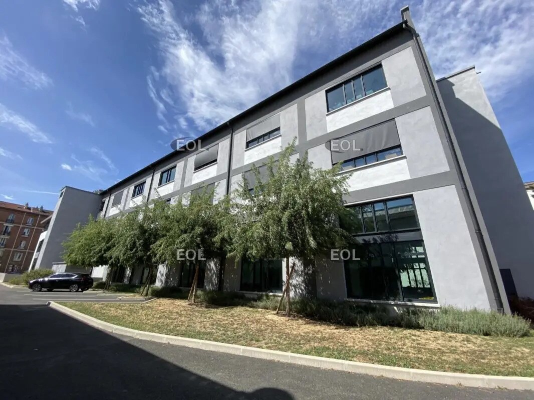 Local d’activités dans Ivry-sur-Seine à louer Photo de l’immeuble– Image 1 sur 25