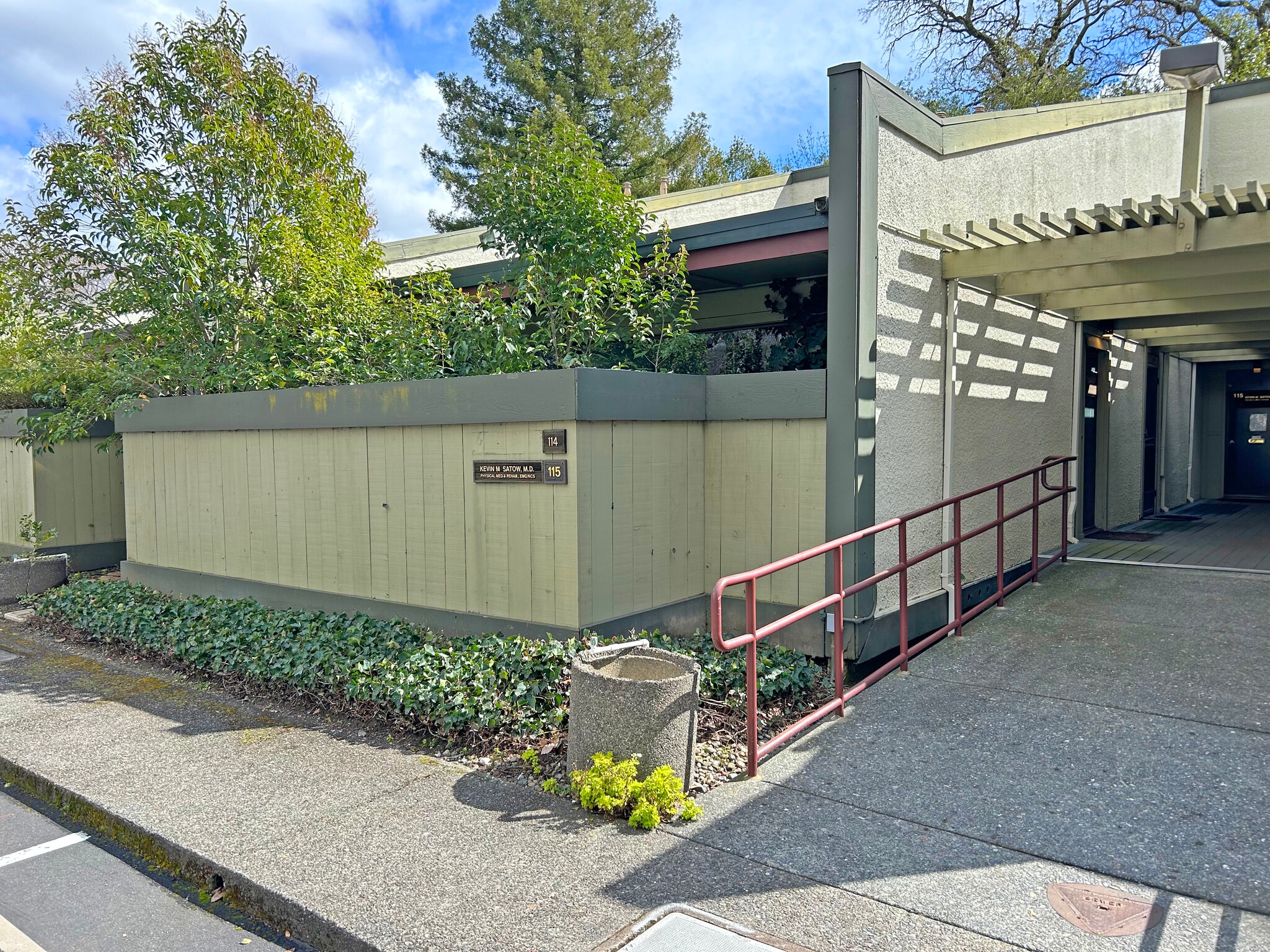 1144 Sonoma Ave, Santa Rosa, CA à louer Photo de l’immeuble– Image 1 sur 6