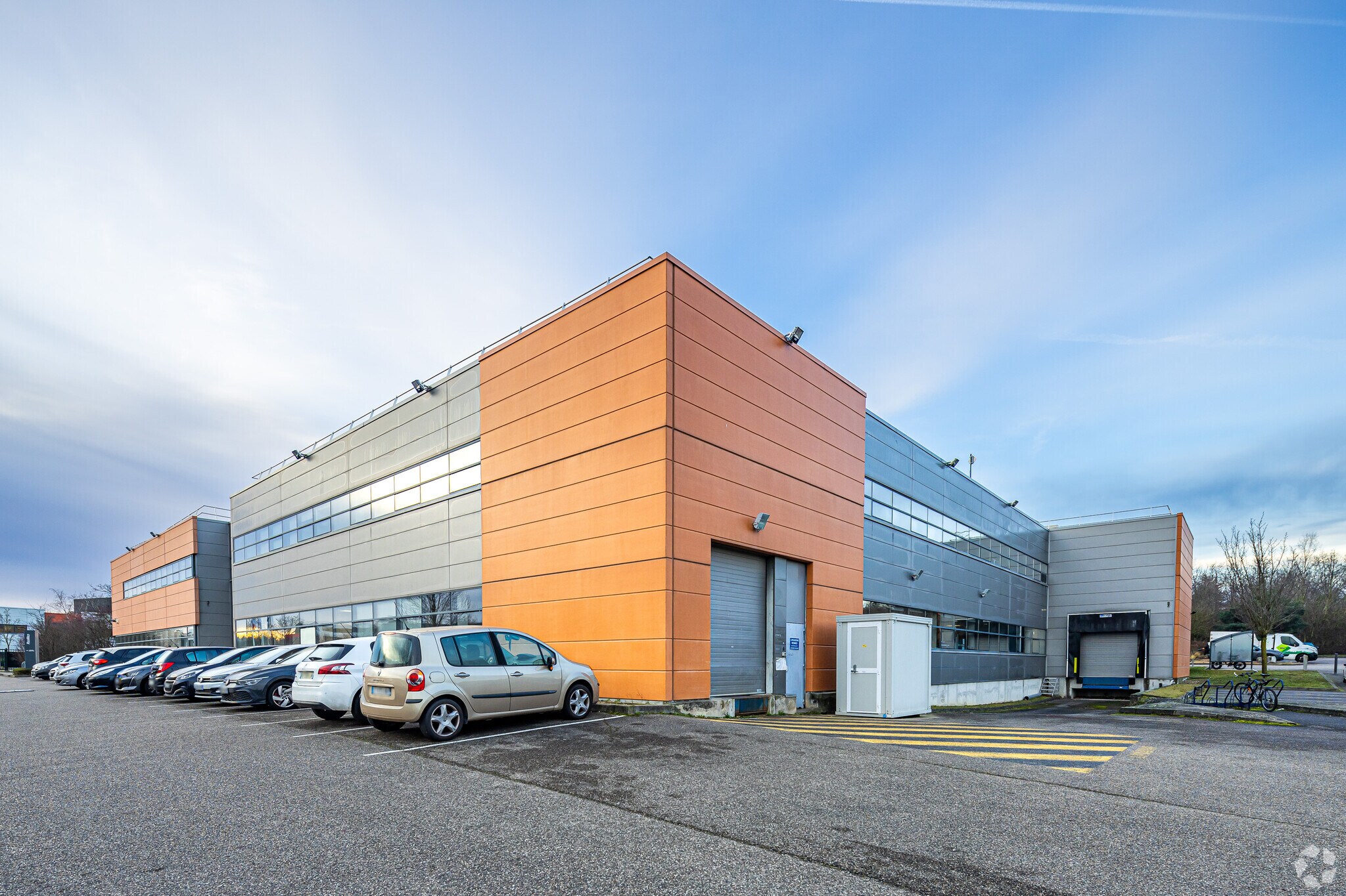 292 Allée Jacques Monod, Saint-Priest à louer Photo principale– Image 1 sur 4