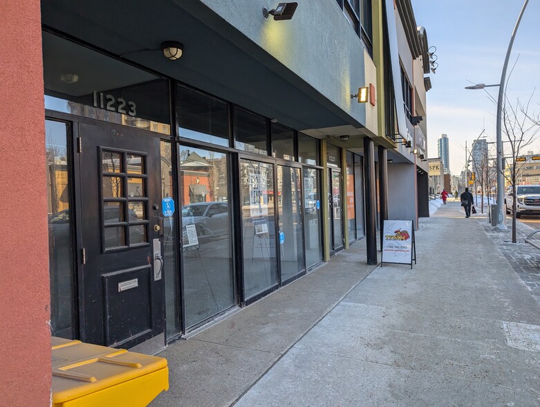 11223-11231 Jasper Ave NW, Edmonton, AB à louer - Photo de l’immeuble – Image 2 sur 5