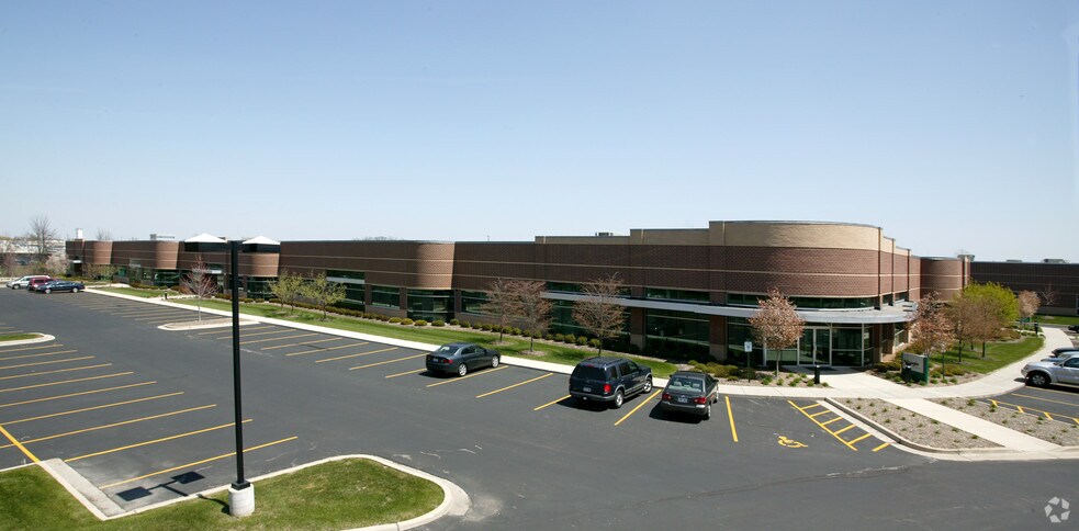 13100 W Lisbon Rd, Brookfield, WI à louer - Photo principale – Image 1 sur 7