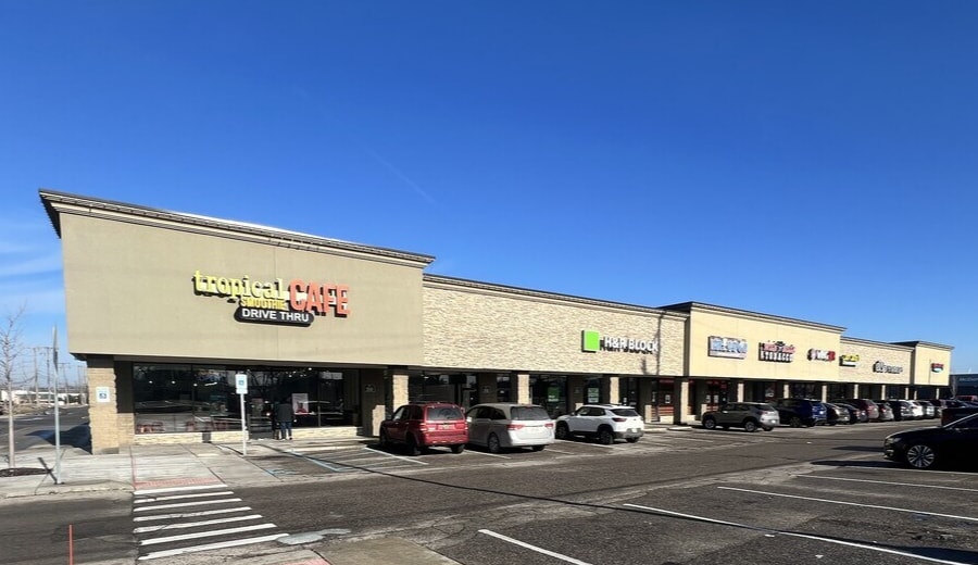 100-200 W Twelve Mile Rd, Madison Heights, MI à louer Photo principale– Image 1 sur 7